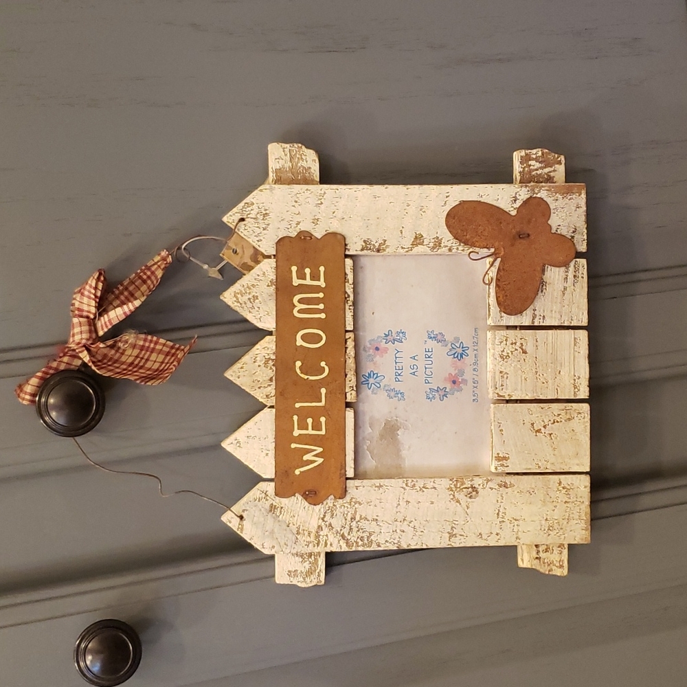 Rustic farmhouse indoor/outdoor picture frame